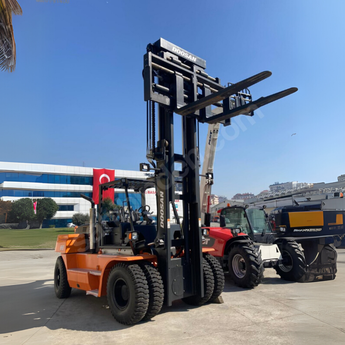 16-Ton Doosan Forklift for Rent – 2023