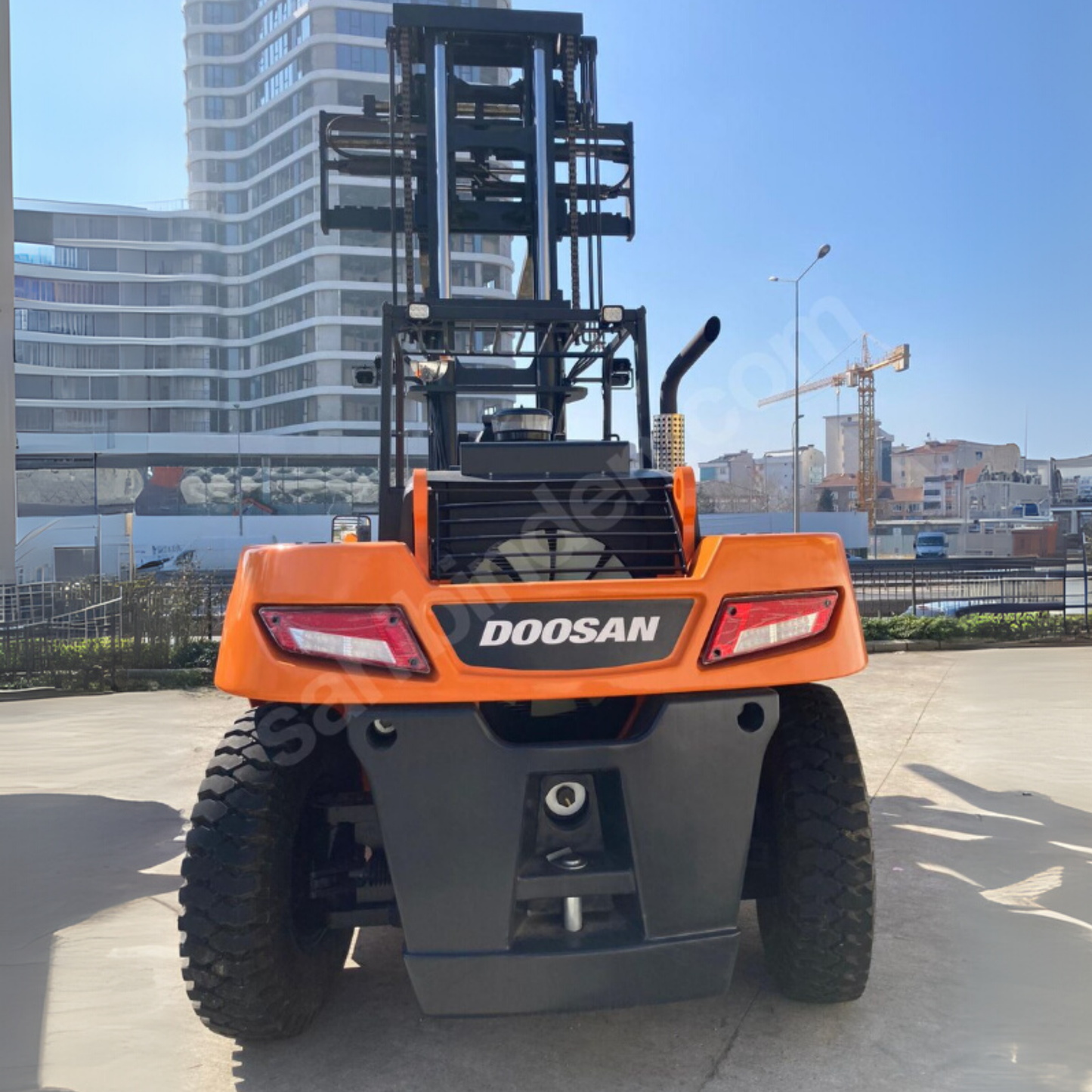 16-Ton Doosan Forklift for Rent – 2023